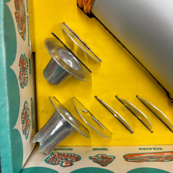 Vintage Mirro Cooky Pastry Kit M0358-22, Pastry Press Spritz 12 Disc 3 Tips - Picture 9 of 9